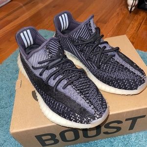 Yeezy Boost 350 V2 Carbon- FZ50000